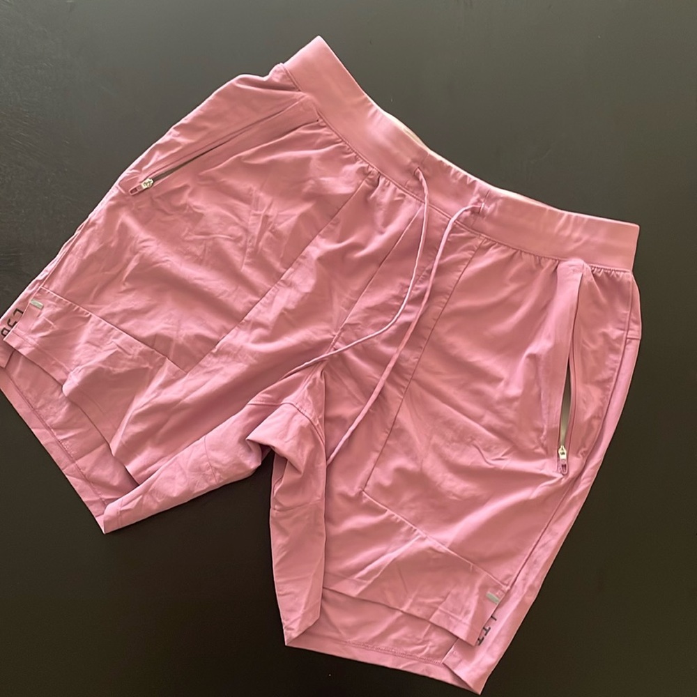 Large 7” Lululemon License to Train Short Linerless Velvet Dust